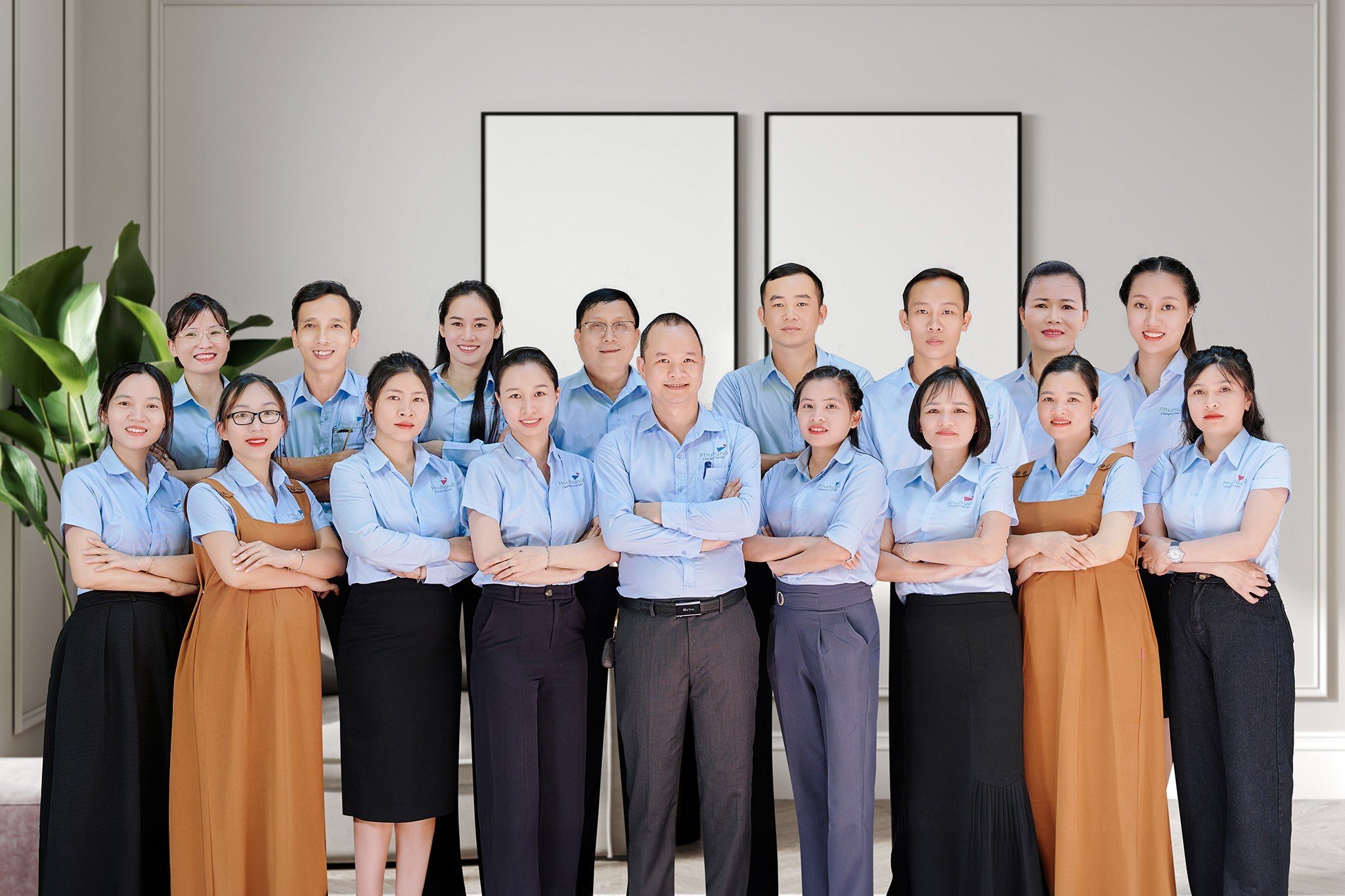 Đội ngũ cán bộ, nhân viên Công ty CP Phát triển Quốc tế Phú Hưng